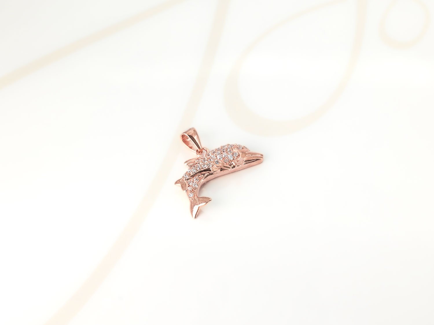 DIJE RECUBRIMIENTO DE ORO ROSA DELFINES ZIRCONIA