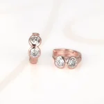 HUGGIES RECUBRIMIENTO DE ORO ROSA DOBLE CIRCULO ZIRCONIA