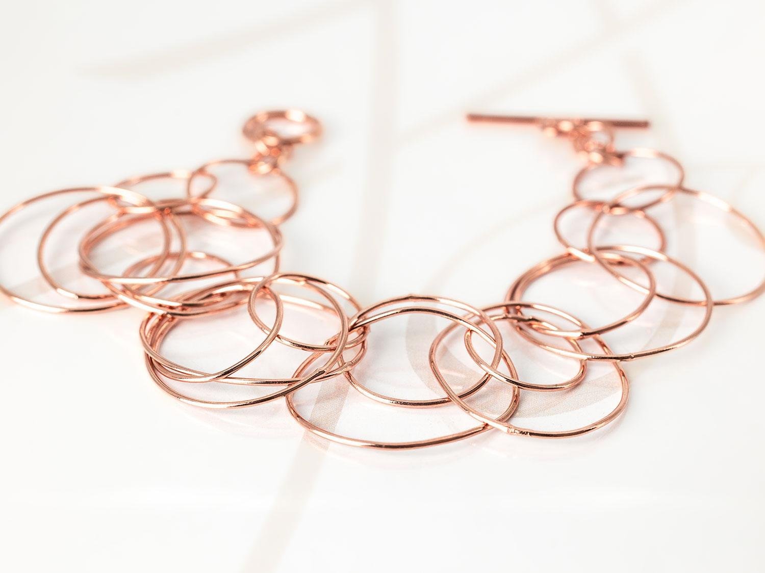 PULSERA SIN DIJE RECUBRIMIENTO DE ORO ROSA AROS ENTRELAZADOS LISO