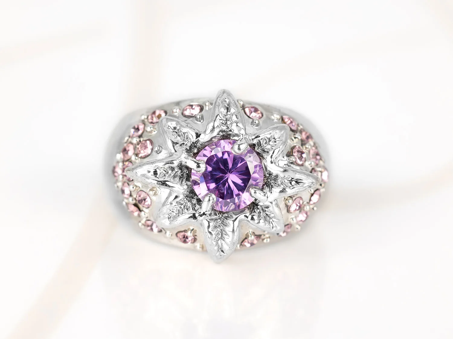 ANILLO RECUBRIMIENTO DE RODIO RELIEVE ESTRELLA ZIRCONIA